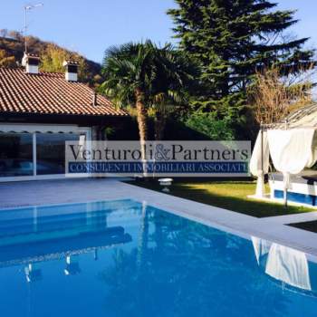 Villa in vendita a Lonato del Garda (Brescia)