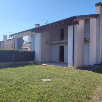 Bifamiliare in vendita a Loria (Treviso)