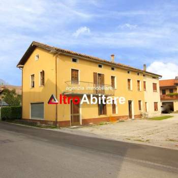 Porzione di testa in corte da ristrutturare. Grand a Borgo Valbelluna