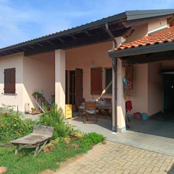 Villa in vendita a Frassineto Po (Alessandria)