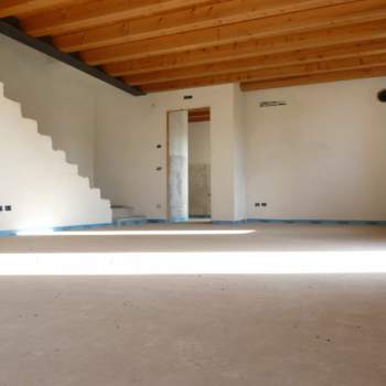 Trifamiliare in vendita a Volpago del Montello (Treviso)