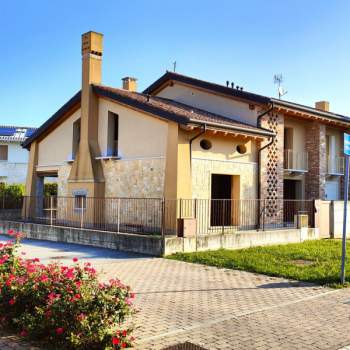 Bifamiliare in vendita a Montegrotto Terme (Padova)