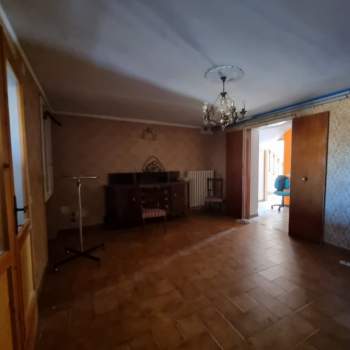 Trifamiliare in vendita a Serramazzoni (Modena)