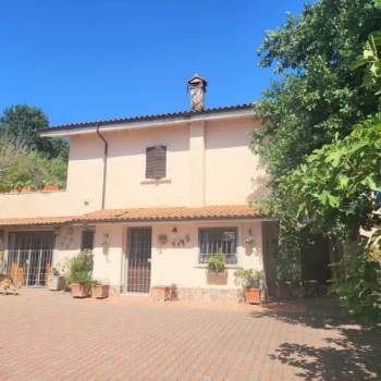 Bifamiliare in vendita a Formello (Roma)