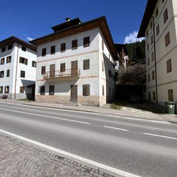 Palazzo in vendita a Auronzo di Cadore (Belluno)