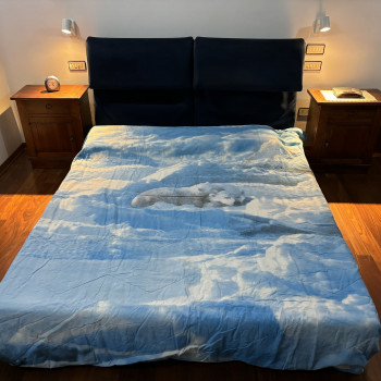 Letto matrimoniale imbottito in alcantara blu - Arte Povera
