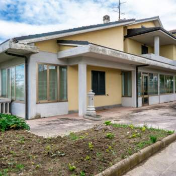 Villa in vendita a Monte San Pietro (Bologna)