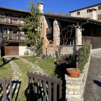 Rustico in vendita a Cavaso del Tomba (Treviso)