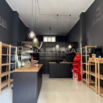 Negozio in vendita a Maglie (Lecce)