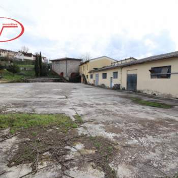Negozio in vendita a Bucine (Arezzo)