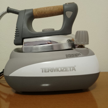 FERRO DA STIRO CON CALDAIA TERMOZETA.