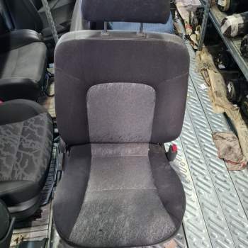 Sedile anteriore dx MITSUBISHI L200  del 1998