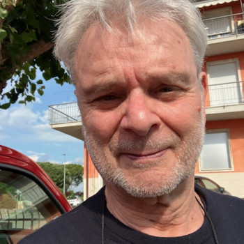 Alla ricerca di un conoscento onesto con un sacco di amore