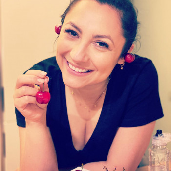 Monica, donna di bella presenza 