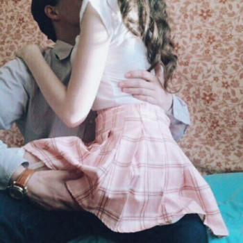 CERCO RAGAZZA DOCILE