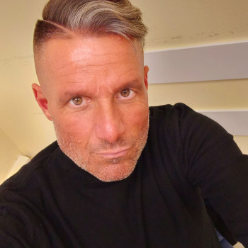 BEL UOMO SINGLE CERCA AMICHE 