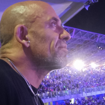 Ci sono troppe persone sole al mondo 