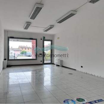 NEGOZIO DI 50 MQ IN ZONA DI FORTE PASSAGGIO a Fregona