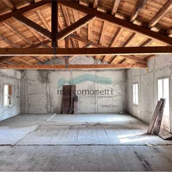 FABBRICATO RESIDENZIALE E COMMERCIALE a Vittorio Veneto