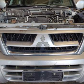 Griglia anteriore MITSUBISHI PAJERO  del 2005