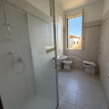 MIRA Casa singola divisa in 2 parti con ampio giardino 