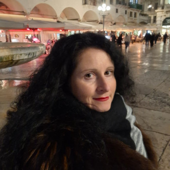 Alessandra, donna socievole