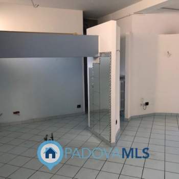 Negozio in vendita a Padova (Padova)