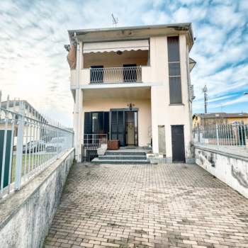 Casa singola in vendita a Cureggio (Novara)