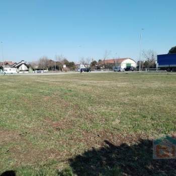 Terreno in vendita a Santa Maria la Longa (Udine)