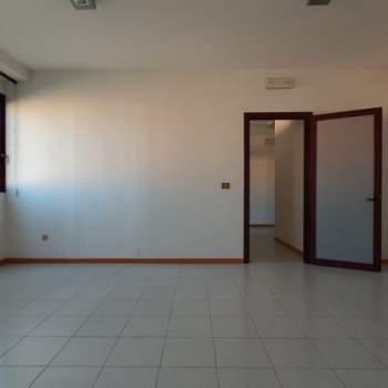 Ufficio in affitto a Mirandola (Modena)