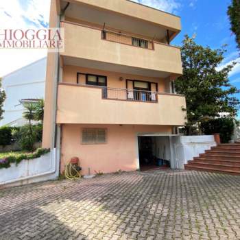 Trifamiliare in vendita a Chioggia (Venezia)