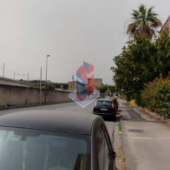 Negozio in affitto a Napoli (Napoli)