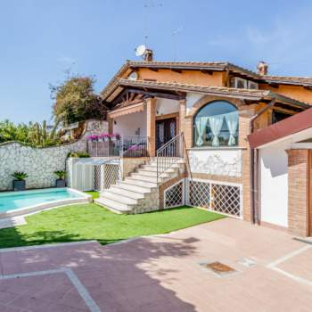 Villa in vendita a Roma (Roma)