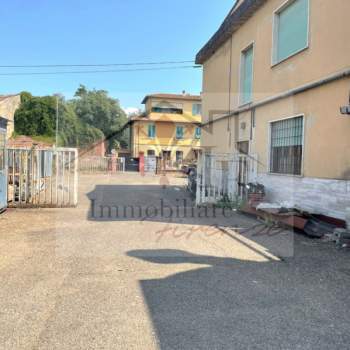 Laboratorio in vendita a Campi Bisenzio (Firenze)