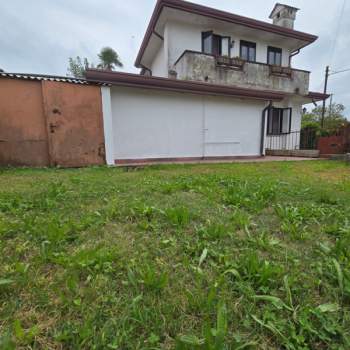 Appartamento in vendita a Foss&ograve; (Venezia)