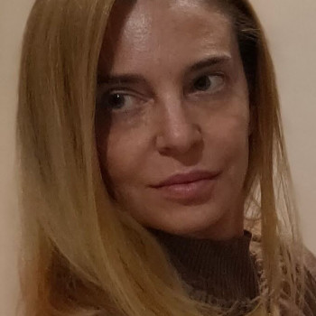 Lara, donna affascinante 