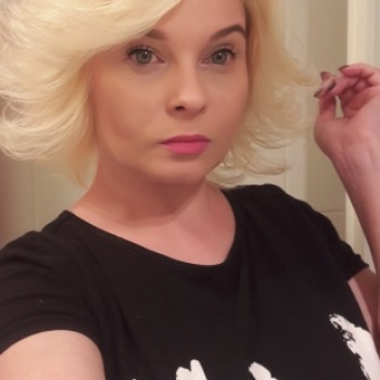 Mirela, cerca uomo libero