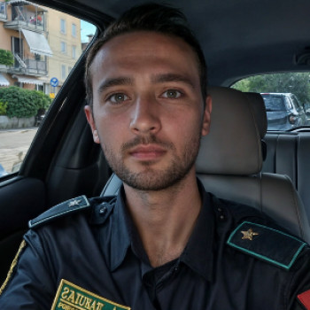 Demetrio, ragazzo laureato, bello e simpatico