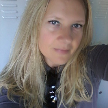 Cecilia, donna bionda occhi verdi