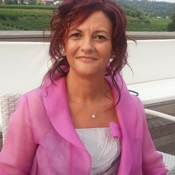 Mara, donna elegante, semplice, cerca uomo sensibile