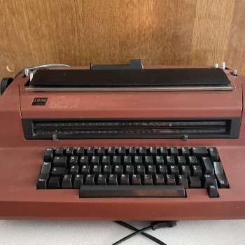 Macchina da scrivere elettrica IBM
