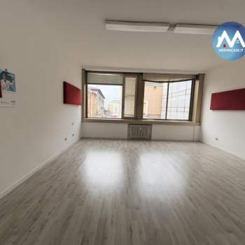 Ufficio in affitto a Pesaro (Pesaro e Urbino)