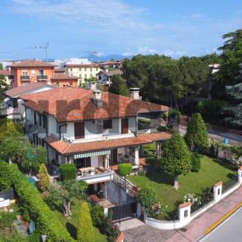 Trifamiliare in vendita a Sirmione (Brescia)