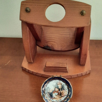 Portabottiglia in legno pi&ugrave; piattino Limoges 