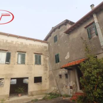 Rustico in vendita a Montevarchi (Arezzo)