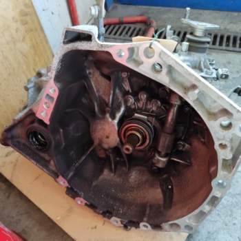 Cambio PEUGEOT 108 998cc benzina  del 2016