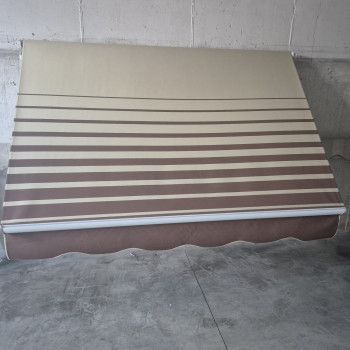 Tenda da sole con montaggi