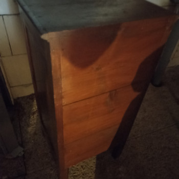 comodini e sedie da camera  di qualche anno fa 