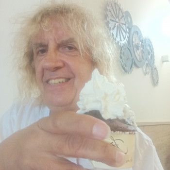 Mi piace conoscere nuove persone.