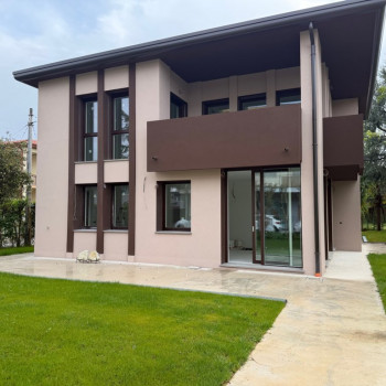 DOLO CENTRO Ampia Villa restaurata a nuovo con scoperto privato